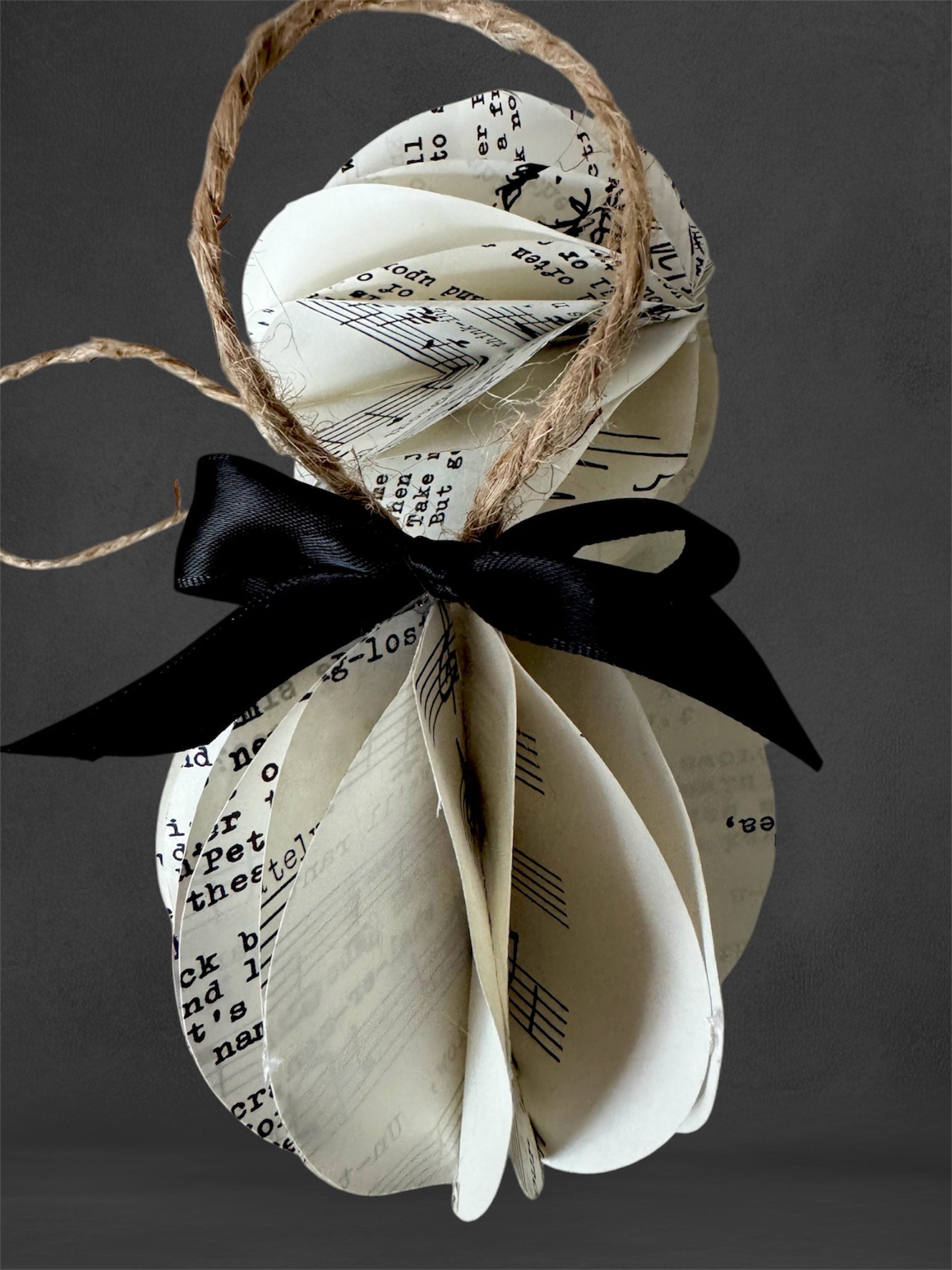 Festive Folds: Crafting Paper Ornaments - Image 3